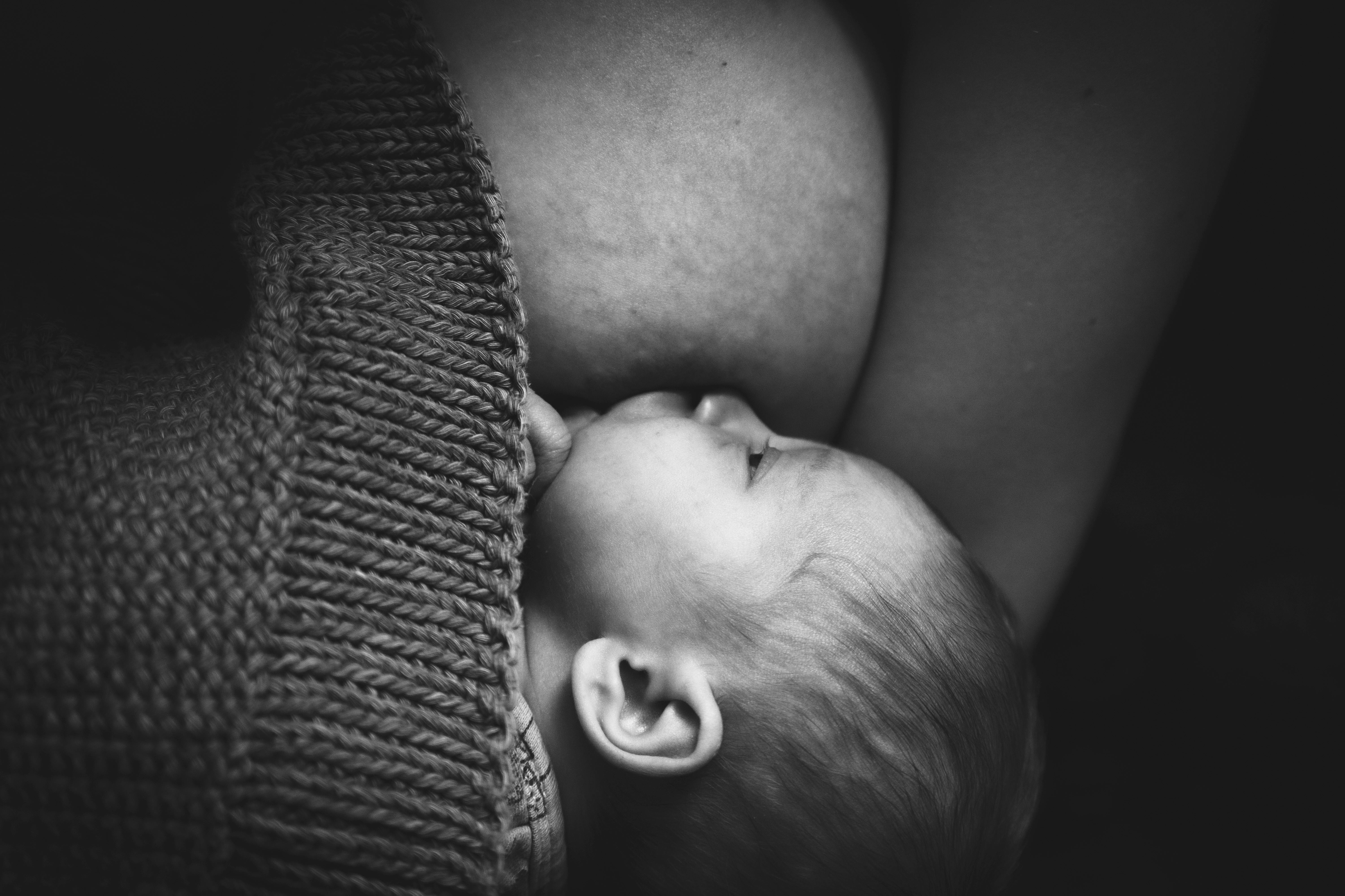 Bébé nourri au sein