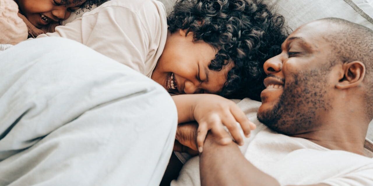 Comment ne jamais perdre les souvenirs de son bébé de 0 à 5 ans : guide complet pour parents