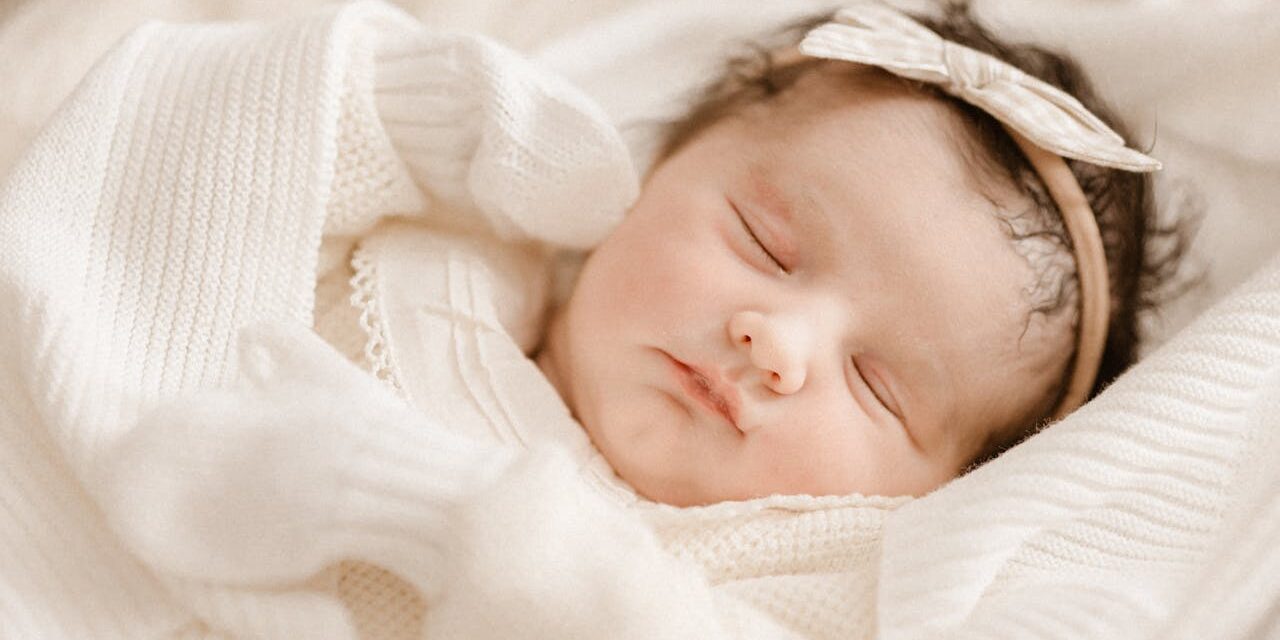 Journal Mensuel Bébé : Pourquoi C’est la Meilleure Façon de Garder les Souvenirs à Vie