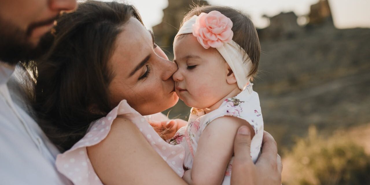 Photo Bébé : Transformez Vos Albums Numériques en Journal Papier Précieux 2026