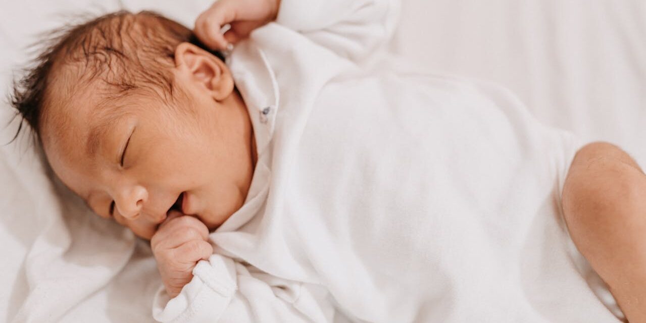 Premier Mot Bébé : Notez et Immortalisez-le dans Votre Journal Mensuel Personnalisé