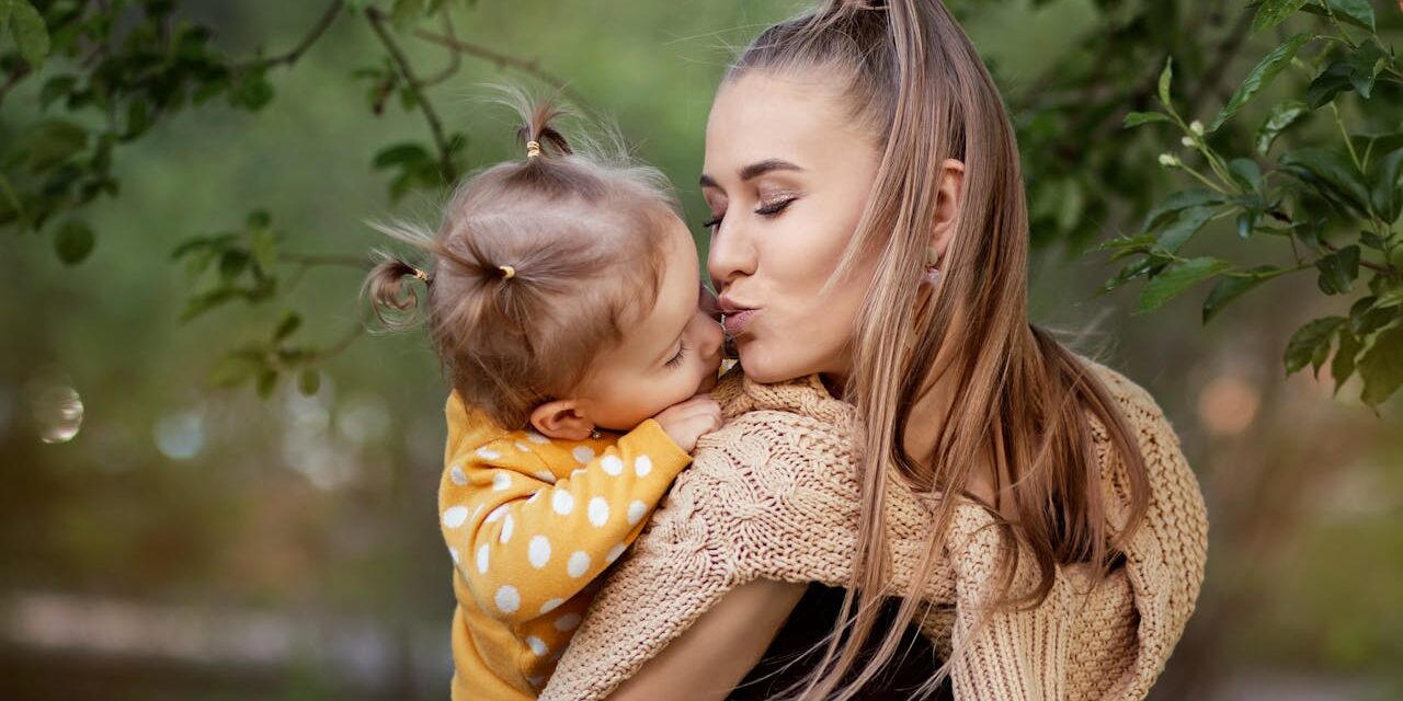 Préserver Souvenirs Bébé : La Solution Mensuelle Anti-Perte avec Baby Journal