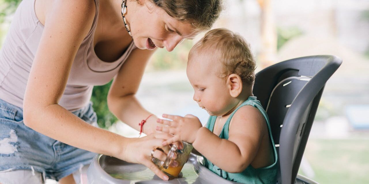 Menu Type Bébé 2026 : Par Âge + Idées pour Capturer les Repas dans Votre Journal