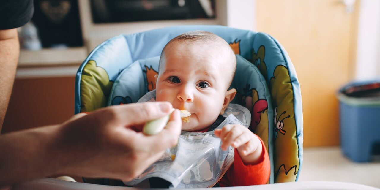 Bébé Refuse Nouveau Aliment : Stratégie 15 Essais + Psychologie