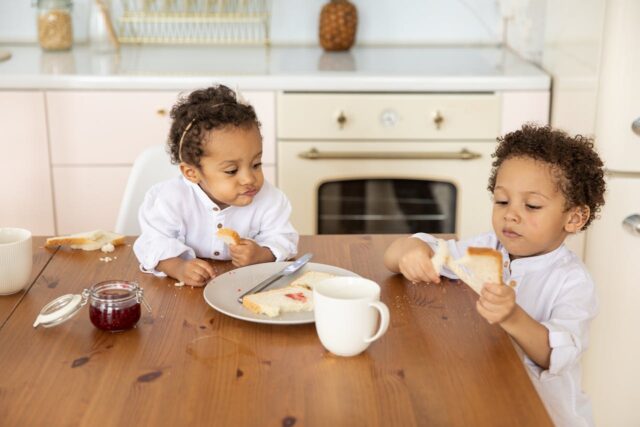 déjeuner bébé 12 mois-baby journal
