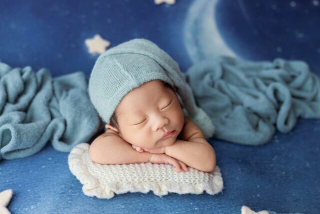 bébé dort sur le ventre-baby journal