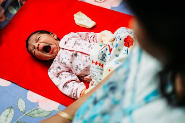 bébé pleure sans raison-baby journal