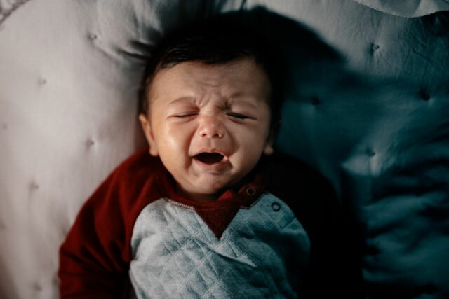 bébé pleure sans raison-baby journal