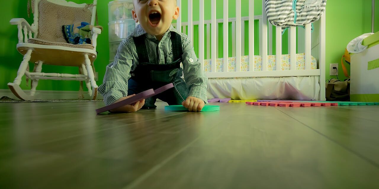 Bébé Rampe : Quand Commence le Quatre Pattes ?