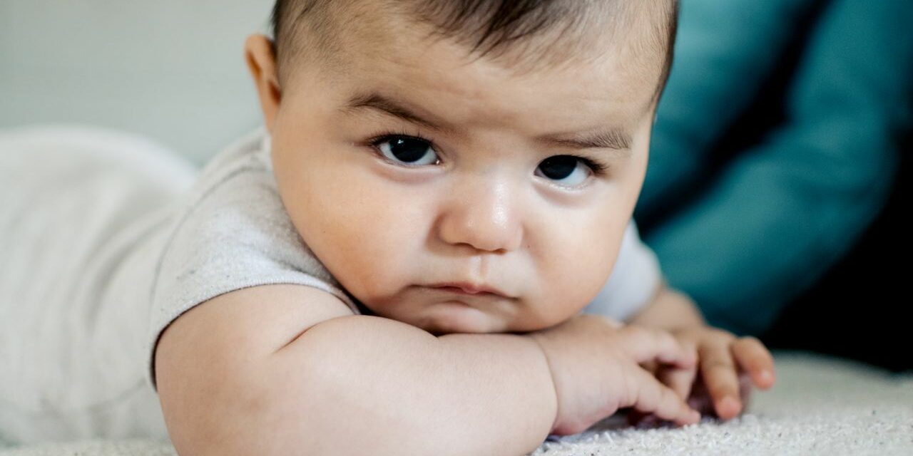 Bébé Refuse de Dormir : 12 Causes Possibles
