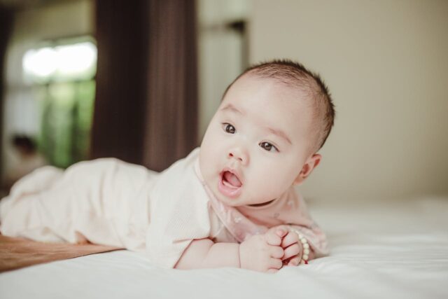 bébé se retourne-baby journal