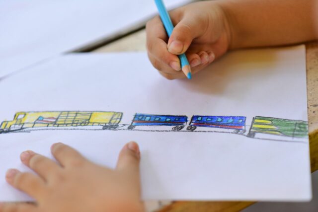dessin enfant garder combien temps-baby journal