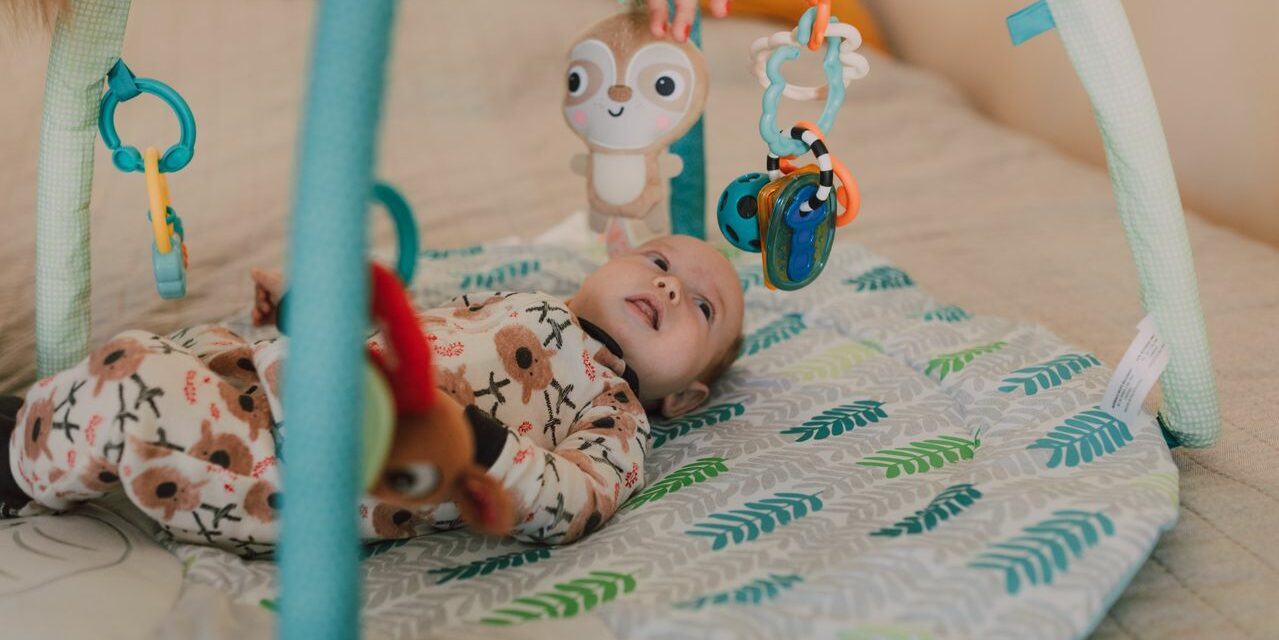 Jeux d’Éveil Bébé : Les Meilleures Idées par Âge