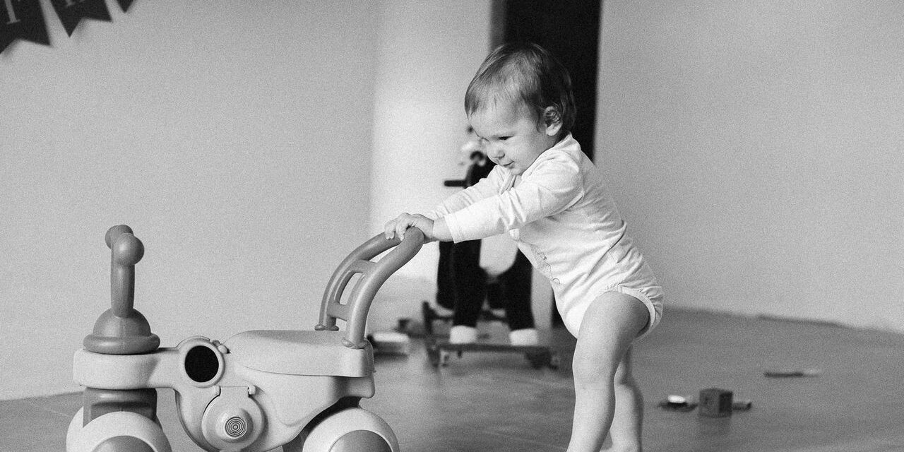 Motricité Libre Bébé : Pourquoi les Experts la Recommandent