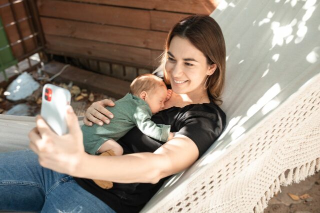 photo bébé réseaux sociaux danger-baby journal