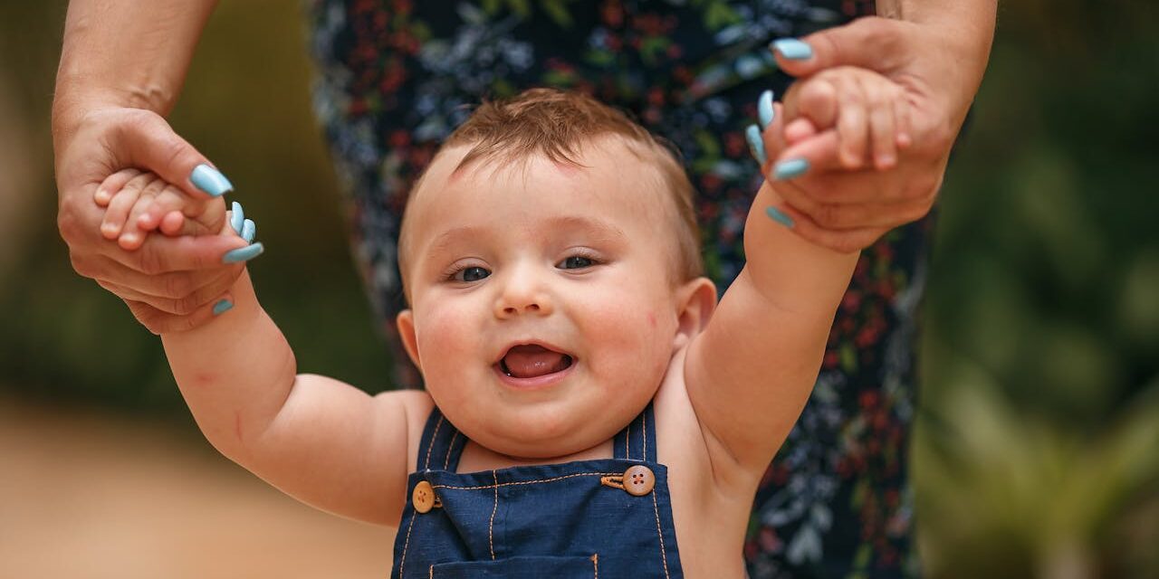 Premier Mot Bébé : Les Signes Qui Annoncent ce Grand Moment