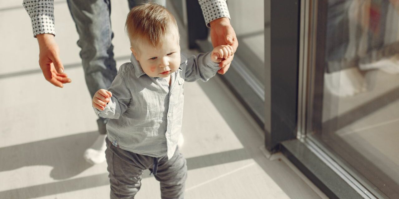 Premier Pas Bébé : Comment Capturer un Souvenir Inoubliable