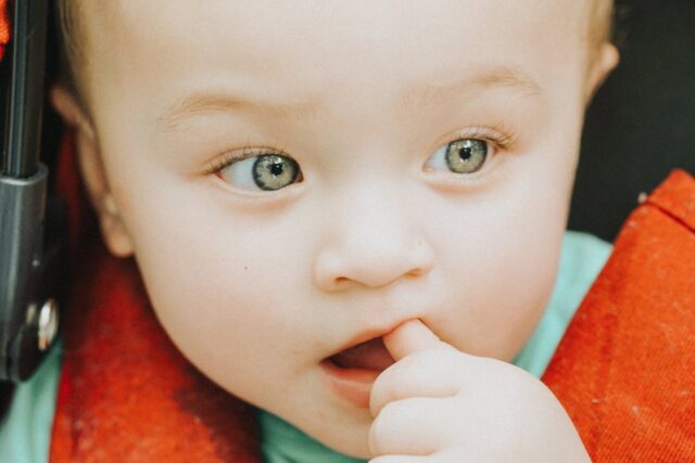 reflux bébé repas positions-baby journal