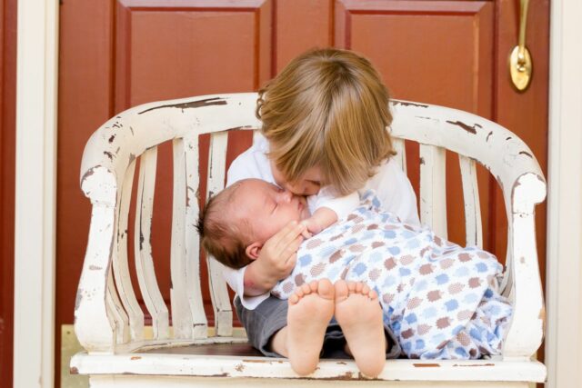 relation frère sœur bébé-baby journal