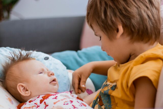relation frère sœur bébé-baby journal