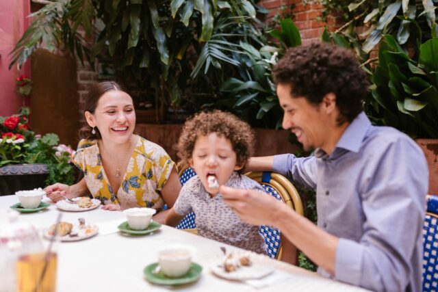 restaurant bébé commande-baby journal