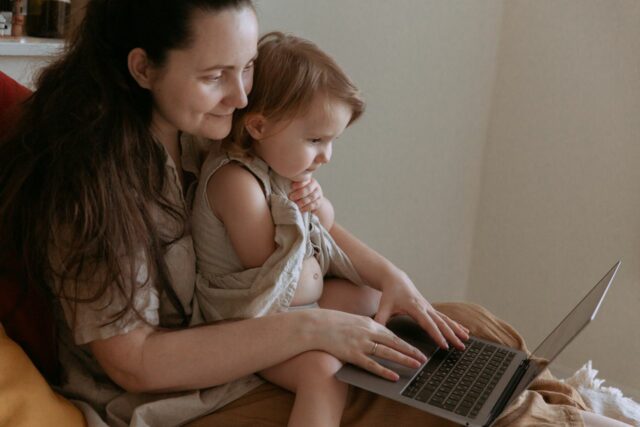 temps écran bébé recommandation-baby journal