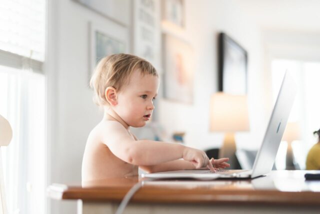 temps écran bébé recommandation-baby journal
