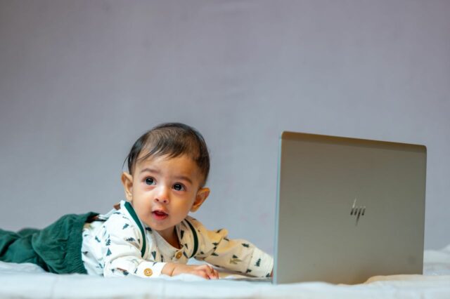 temps écran bébé recommandation-baby journal
