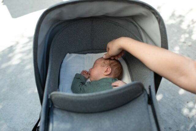 trop de photos bébé téléphone-baby journal