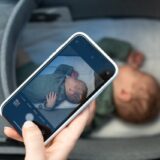 trop de photos bébé téléphone-baby journal