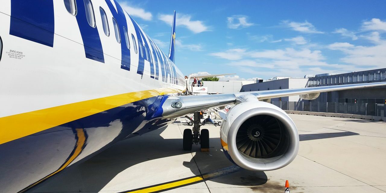 Voyage en Avion avec Bébé : Conseils et Souvenirs à Garder