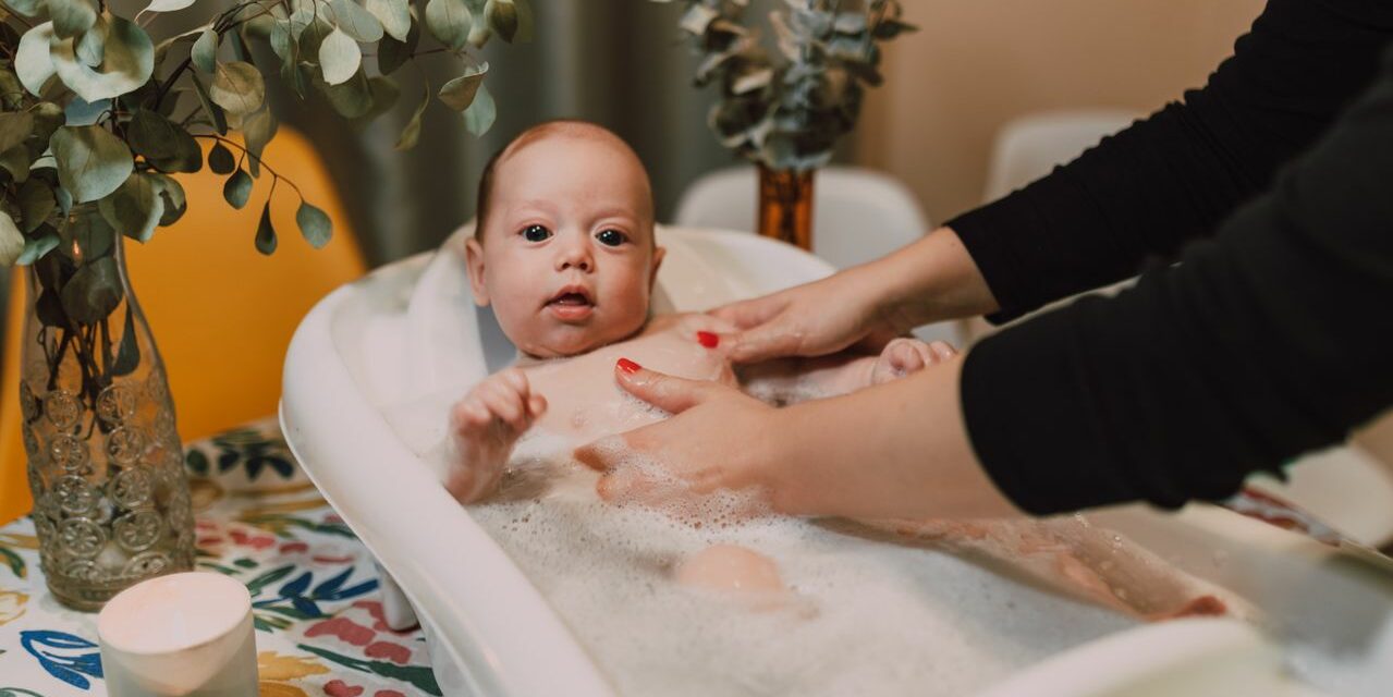 Le Bain de Bébé : En Faire un Moment de Lien et de Souvenir