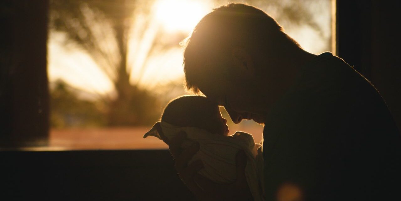 Bébé Né un Jour Spécial : Comment en Garder la Trace Historique