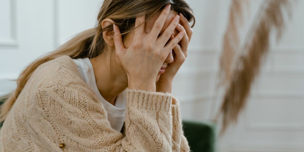 Dépression Post-Partum : Signes à Repérer et Solutions
