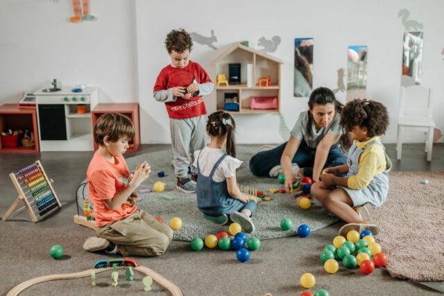 nounou ou crèche avantages-baby journal
