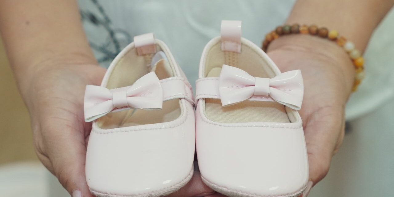 Premières Chaussures de Bébé : Quand et Comment les Choisir