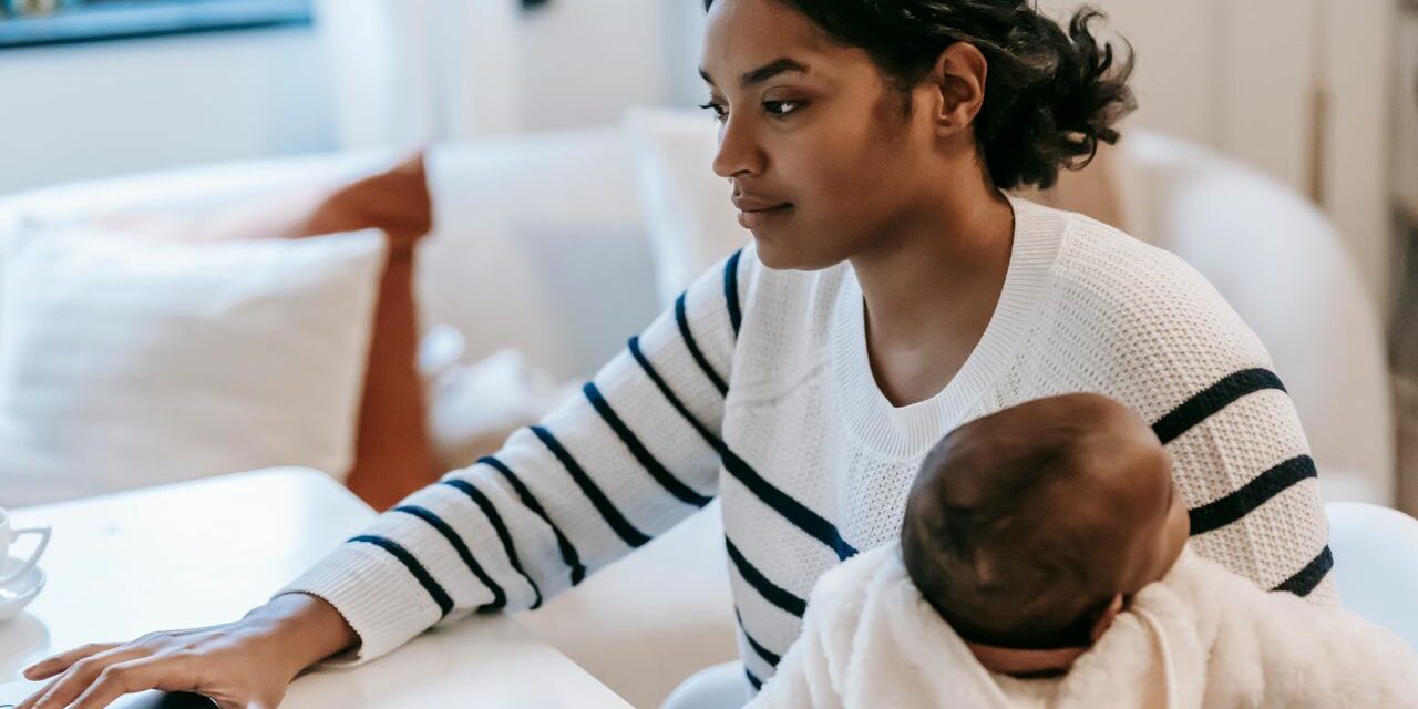 Retour au Travail Après le Congé Maternité : Bien le Préparer