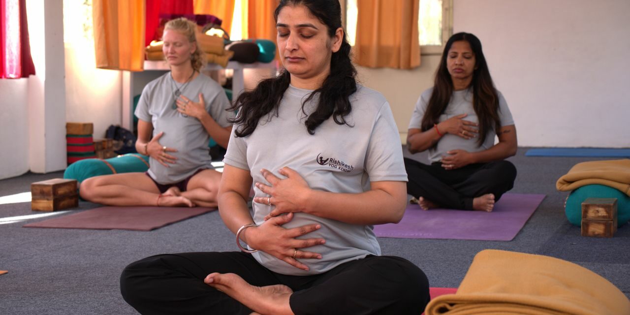 Yoga Postnatal : Reprendre le Sport en Douceur Après l&rsquo;Accouchement