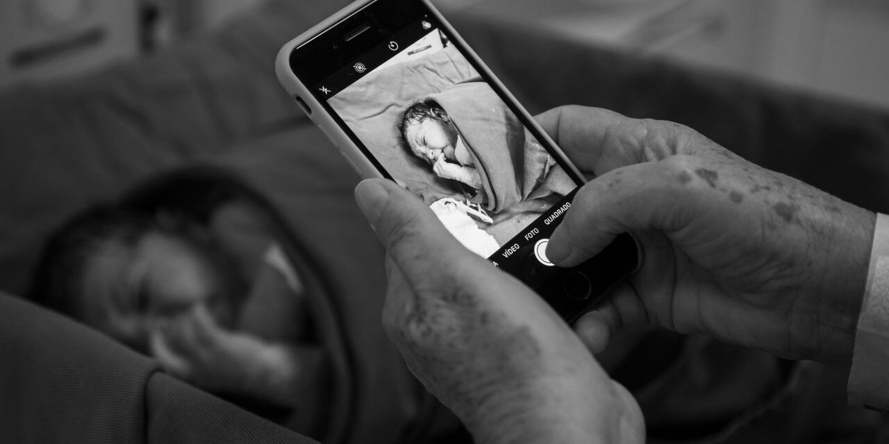 Partager les Photos de Bébé en Famille : Les Meilleures Apps Privées 2026