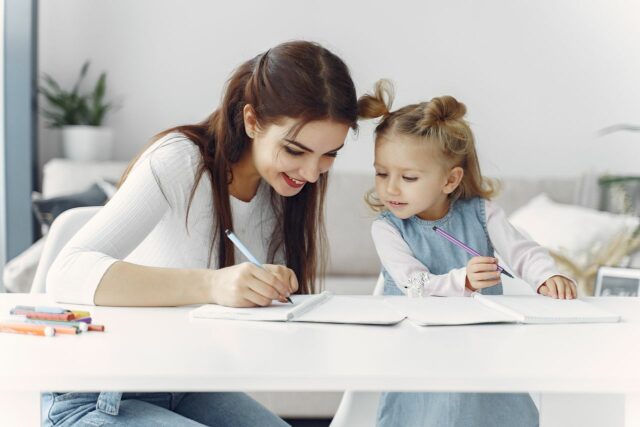 art créativité bébé premiers dessins-baby journal