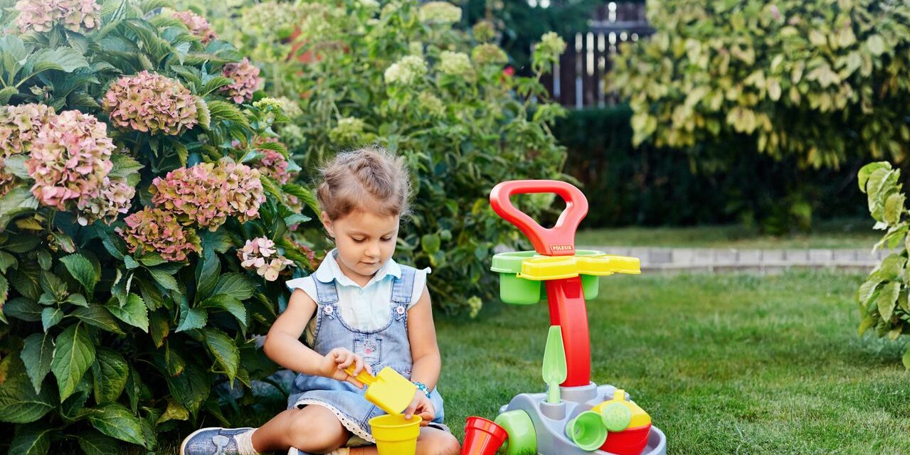 Bébé et Nature : Activités Jardinage et Éveil en Plein Air