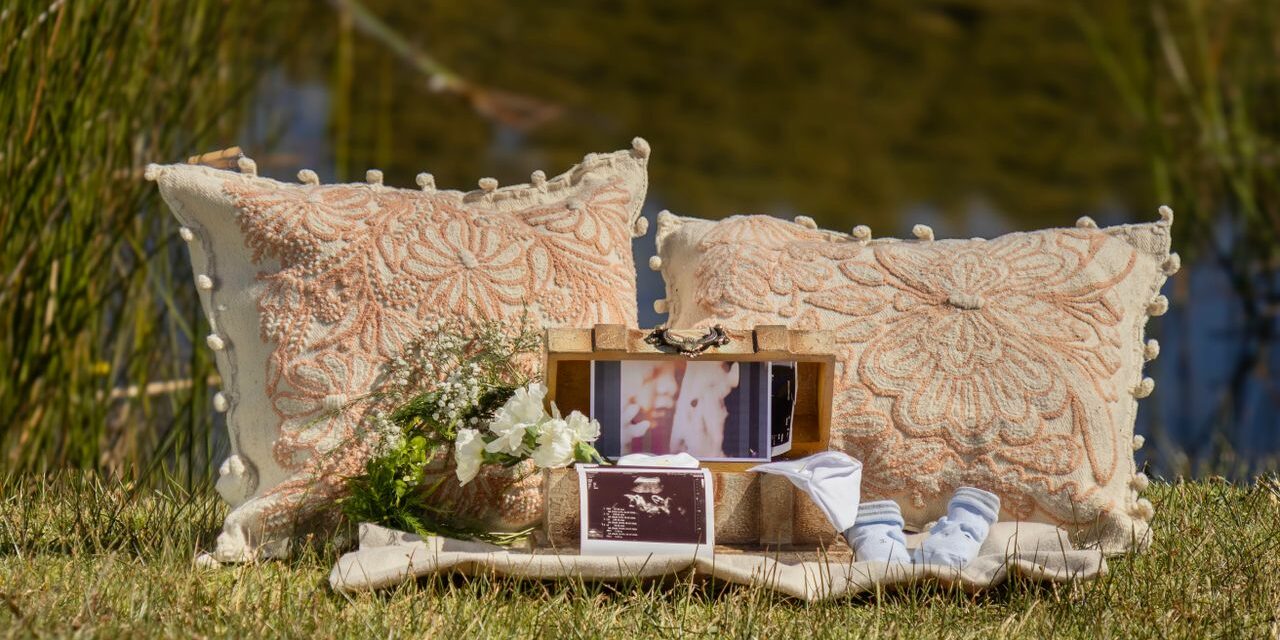Boîte à Souvenirs de Bébé : Comment l&rsquo;Organiser pour ne Rien Perdre