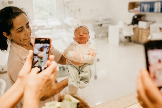 compte instagram privé bébé-baby journal.jpg