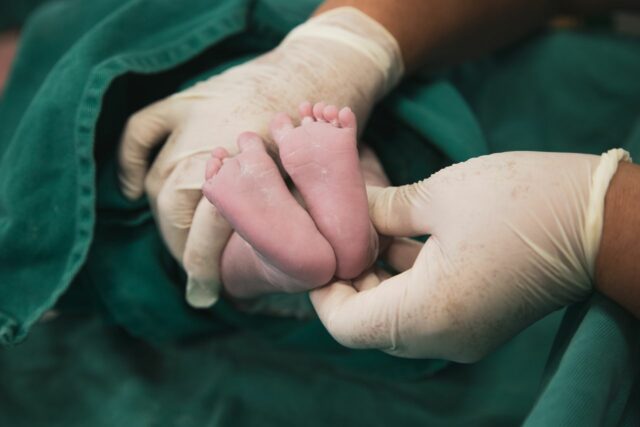 dépistage néonatal examen-baby journal