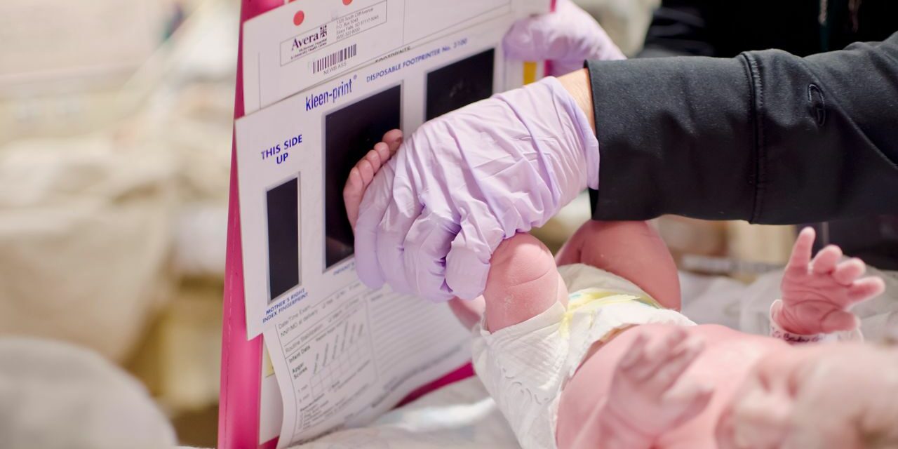 Dépistage Néonatal : Tous les Examens à la Naissance Expliqués