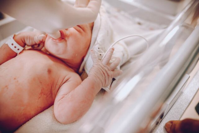 dépistage précoce autisme bébé-baby journal