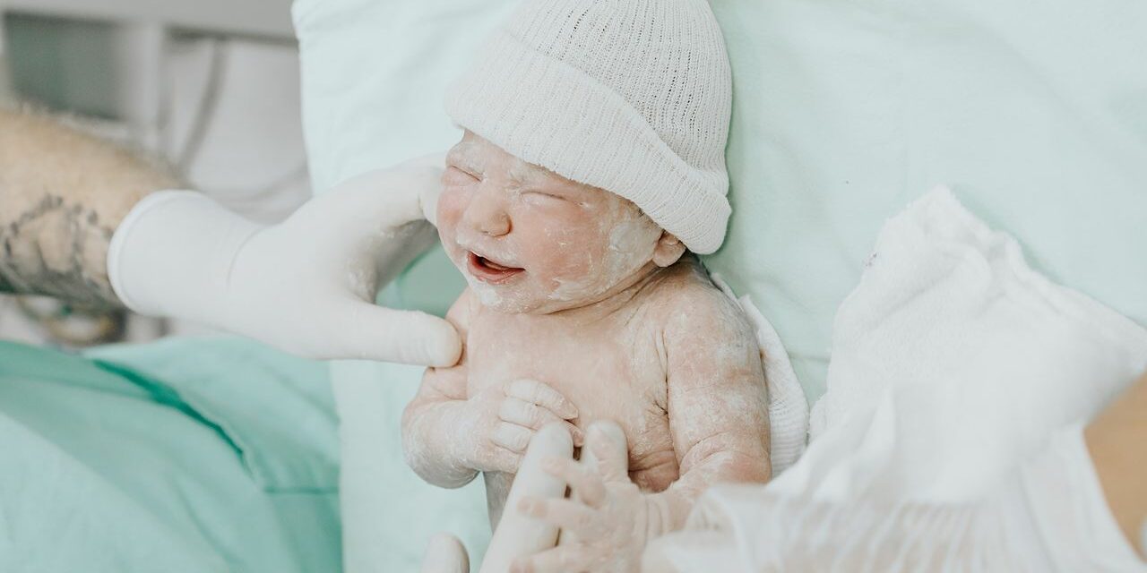 Eczéma Atopique du Bébé : Soins Quotidiens et Produits à Éviter