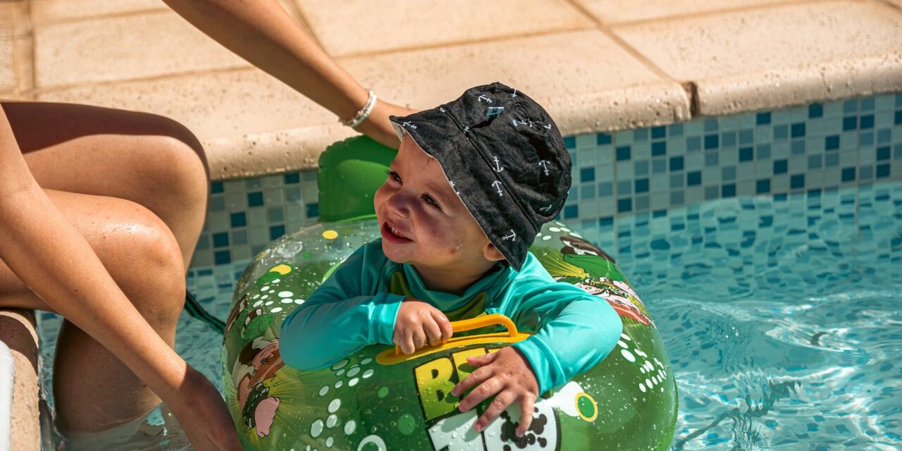 Natation pour Bébé : Dès Quel Âge et Comment se Passer le Premier Cours
