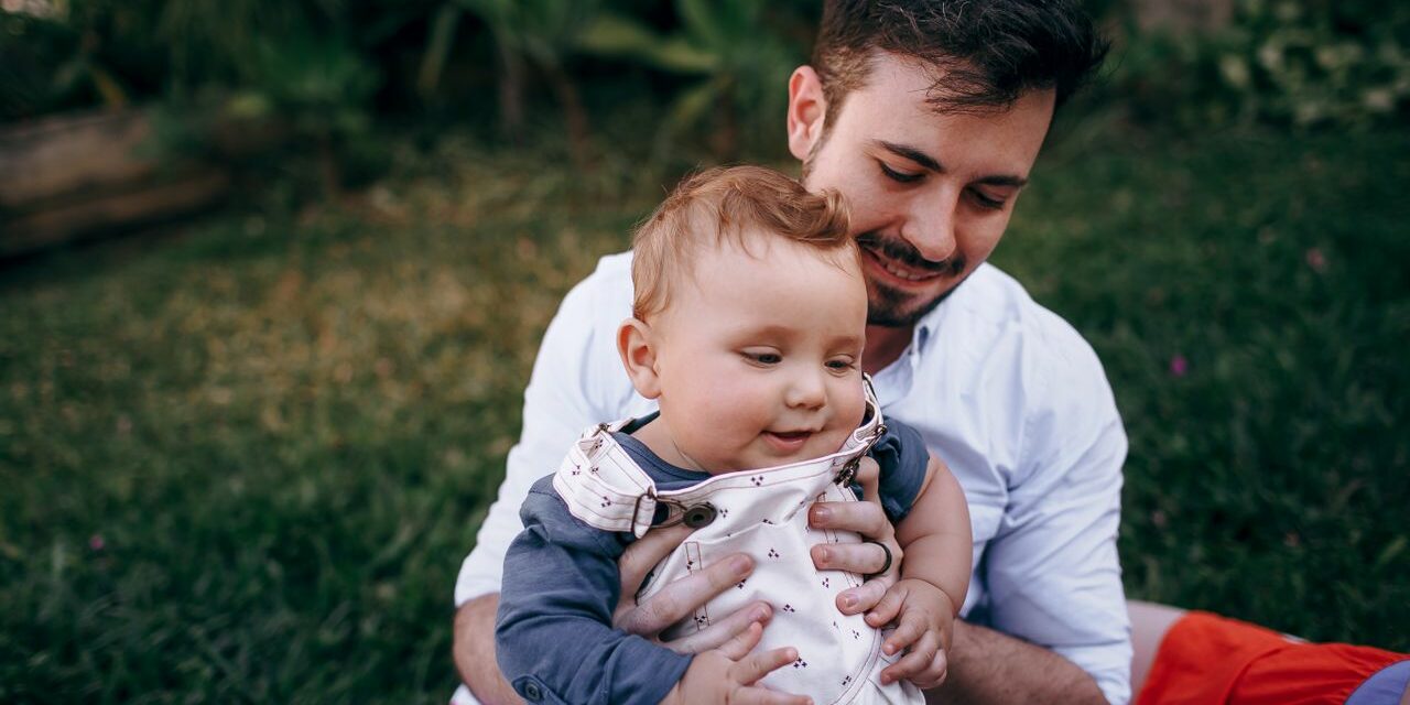 Papa et Bébé : Comment Créer un Lien Fort dès les Premiers Jours