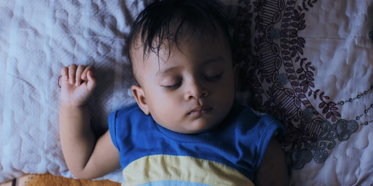 Créer une Playlist pour Endormir Bébé : Ce qui Fonctionne Vraiment